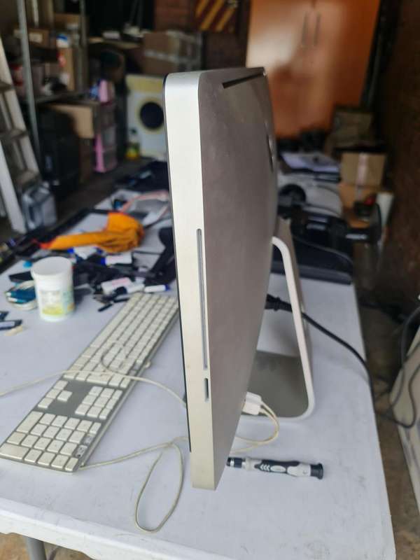 APPLE IMAC 21.5 INCH - MID 2011 - CORE i5 - 4GB MEMORY - 500GB HARD - FULL WORKING CONDITION
