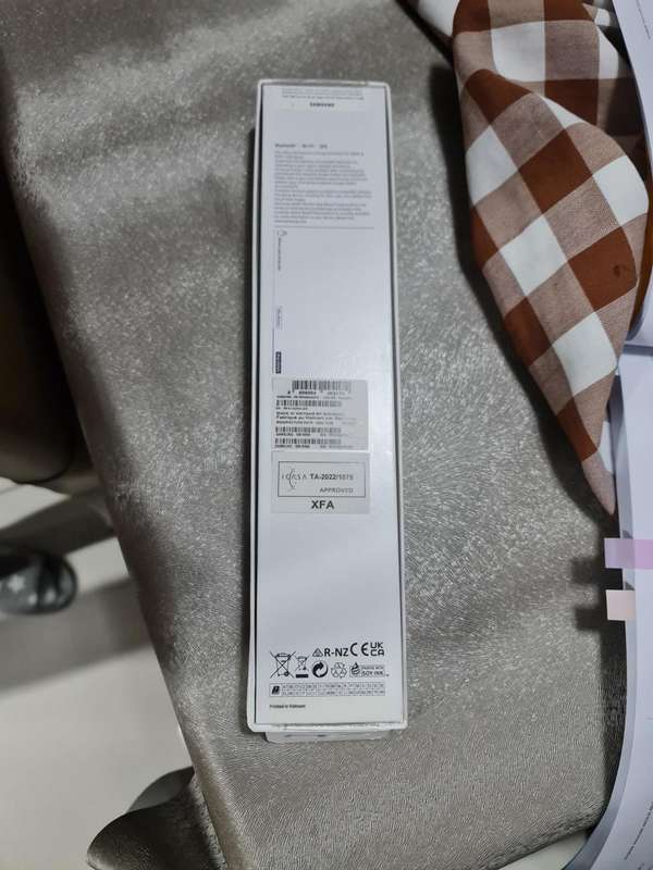 SAMSUNG WATCH 5, 40MM,BLUETOOTH,WIFI, GPS, ORIGNAL CHARGER,WITH BOX,EXCELLENT CONDITION