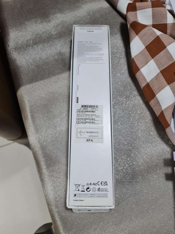 SAMSUNG WATCH 5, 40MM,BLUETOOTH,WIFI, GPS, ORIGNAL CHARGER,WITH BOX,EXCELLENT CONDITION