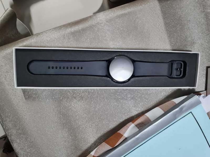 SAMSUNG WATCH 5, 40MM,BLUETOOTH,WIFI, GPS, ORIGNAL CHARGER,WITH BOX,EXCELLENT CONDITION