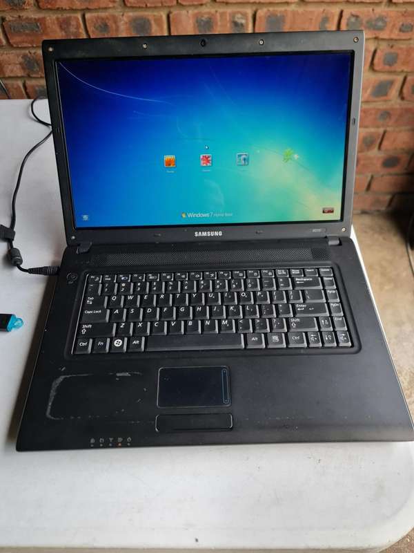 SAMSUNG RV519 LAPTOP - CELERON DUAL CORE - 2GB - 250GB