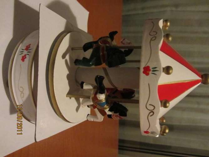 4 HORSE MUSICAL CAROUSEL