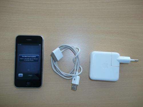 Iphone 3GS 32GB White, Only phone and Charger. (FAULTY)