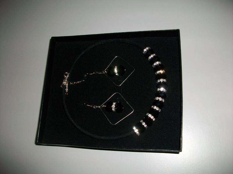 stunning crystal set necklace and earings