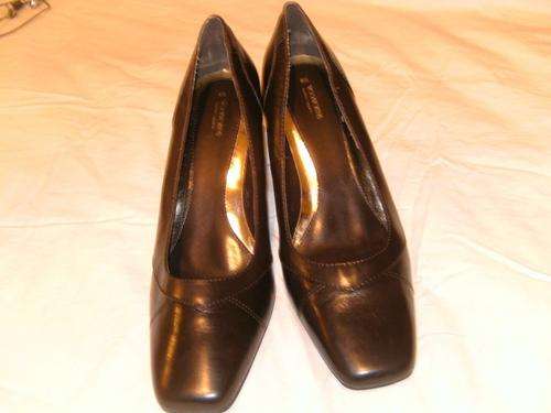 VINTAGE STYLE LADIES WOOLWORTHS SHOES SIZE 8 AND HALF