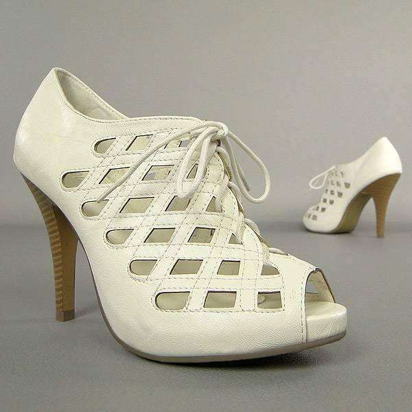 SIZE: 4 PUMPS HEELS - New (295)