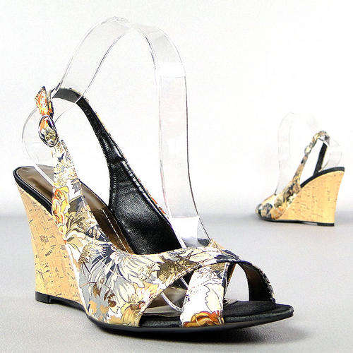 SIZE 6,5 SANDALS - (066) - New