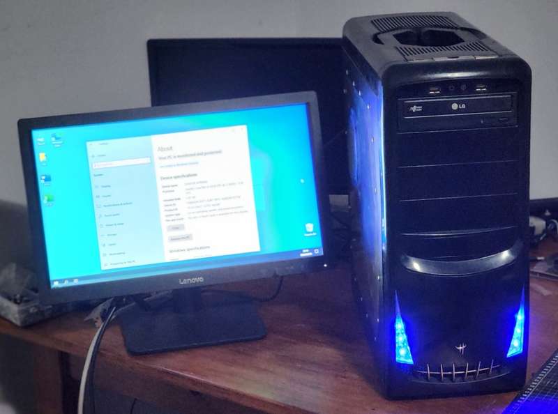 Core i3 Computer with screen