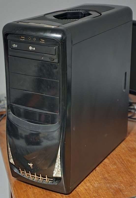 Core i3 Computer with screen