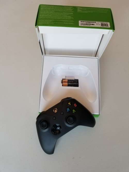 Xbox Wireless Bluetooth Controller - Black