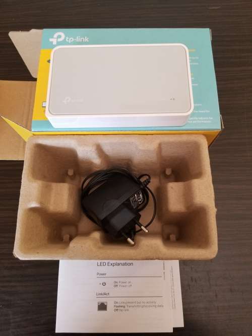 TP-LINK 8-Port 10/100Mbps Desktop Switch