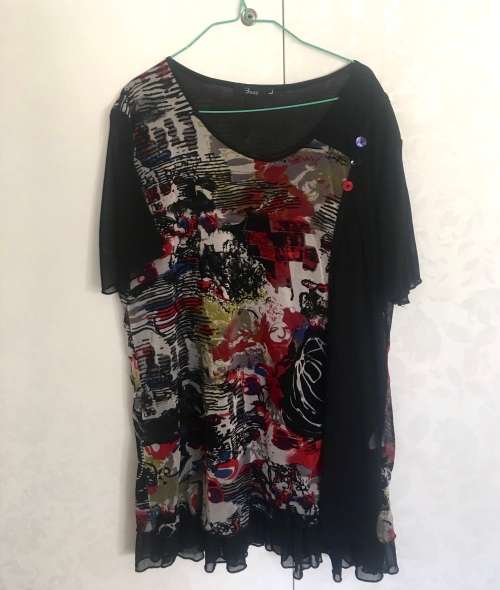 Great two layer Ladies Top in Black and Red- Size L(fits size 36-38)