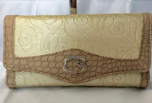 NEW LADIES PURSE IN A SHIMMER CREAM- GORGEOUS!