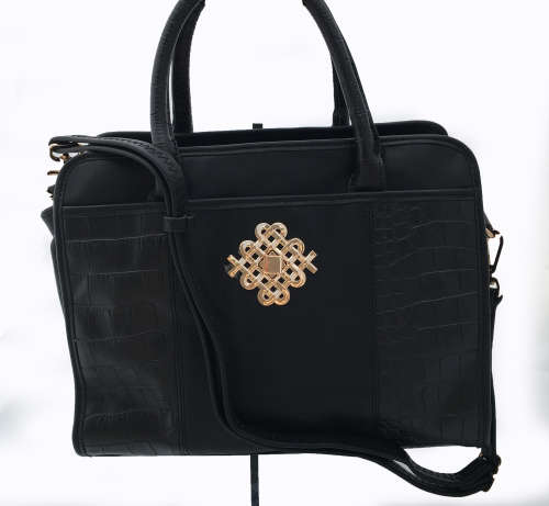 **Gorgeous** Designer Ladies HandBag in a Classic Black, Quality Leather - Made in Italy