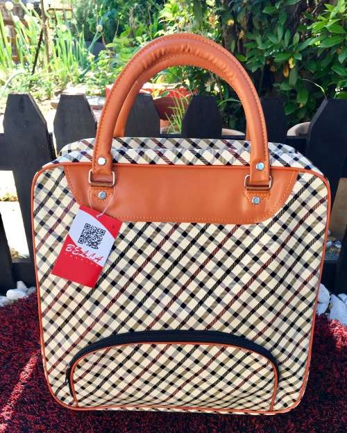 **New**X-LARGE TRAVEL/WEEKEND BAG. Large enough for EVERYTHING!