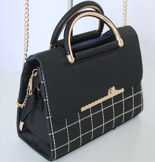 **NEW**Elegant  Designer Ladies pu leather Handbag with gold chain trim in Classic Black-Timeless!