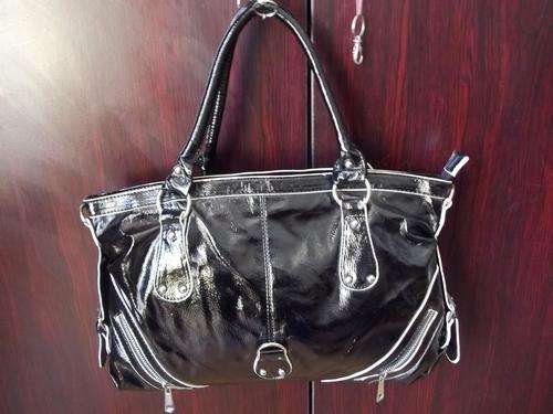STUNNING Ladies PU leather handbag in a BLACK. Very pretty- Very MOD!