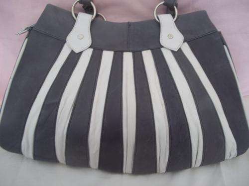 DESIGNER LADIES GENUINE LEATHER HAND BAG IN A GREY & WHITE. SIMPLY GORGEOUS!!