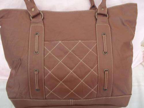 DESIGNER STYLE LADIES GENUINE LEATHER LARGE TRAVEL SIZE BAG IN A TAN. SIMPLY GORGEOUS!!