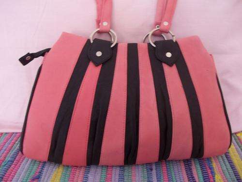LADIES GENUINE LEATHER HAND BAG IN  A PINK & BLACK . SIMPLY GORGEOUS!!