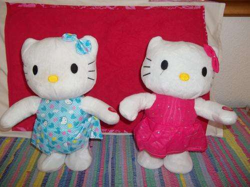 MUSICAL HELLO KITTY DOLL. SINGS, WALKS AND DANCES. Very adorable. A must have for any FAN!