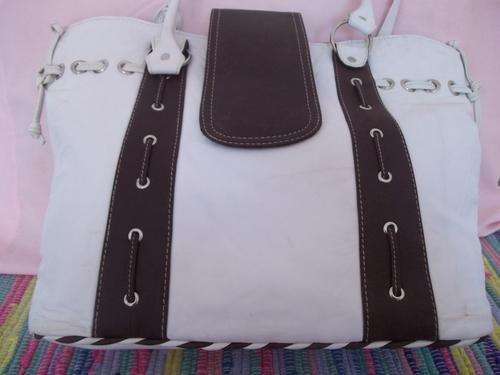 LADIES GENUINE LEATHER HAND BAG IN  A WHITE . SIMPLY GORGEOUS!!