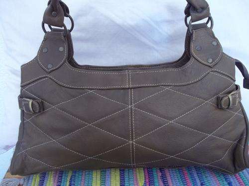 LADIES GENUINE LEATHER HAND BAG IN  A CAMEL BROWN . SIMPLY GORGEOUS!!