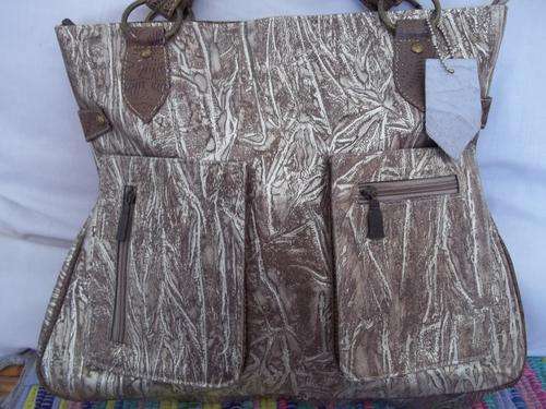 LADIES GENUINE LEATHER HAND BAG IN  A GOLDISH BROWN . SIMPLY GORGEOUS!!