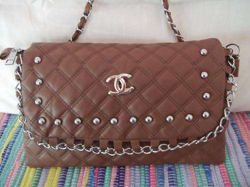 STUNNING designer style Ladies handbag in a BROWN. Very beautiful- Very MOD!