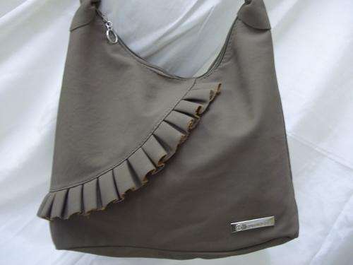 LOVELY designer style Ladies soft leather look handbag in a CAMEL BROWN. GREAT BUY!!