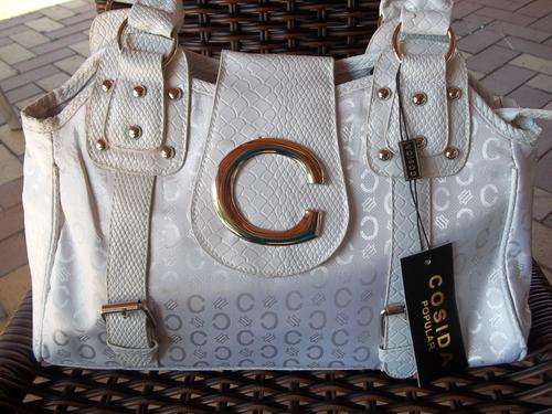LOVELY designer style Ladies soft leather look handbag in a WHITE. GREAT BUY!!