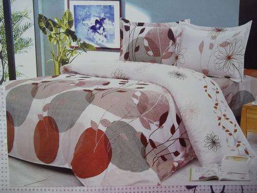 LOVELY 6 PIECE DUVET COVER SET IN - QUEEN.Great Quality, superior cotton Blend.