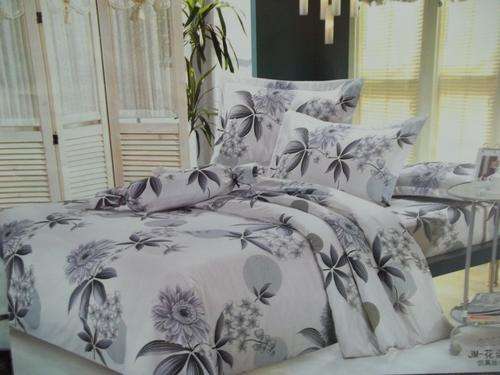 LOVELY 6 PIECE DUVET COVER SET IN - QUEEN.Great Quality, superior cotton Blend.