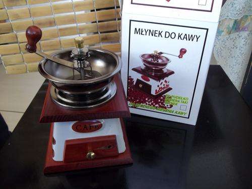 Manual coffee grinder, Works Very nice and makes a good decorative piece! A must have!