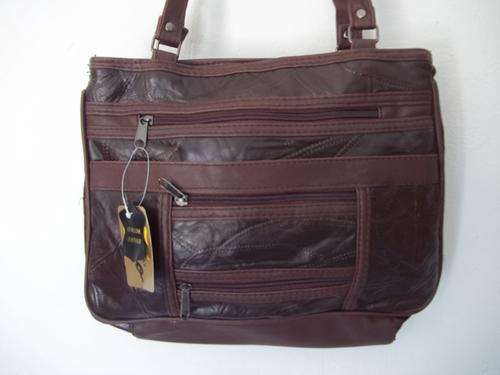 **NEW ARRIVAL**LADIES GENUINE PATCH LEATHER HAND BAG IN  A BLACK . SIMPLY GORGEOUS!!