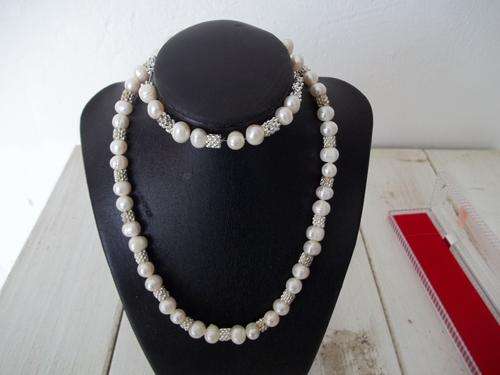 GENUINE FRESH WATER PEARL NEACKLACE AND BRACELET SET- GORGEOUS- TRUELY TIMELESS!