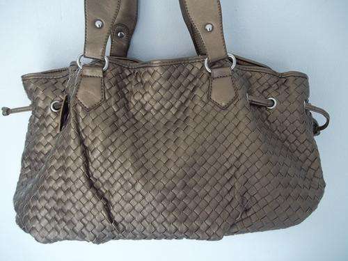 STYLISH PU Leather LARGE TRAVEL ladies HANDBAG in BRONZE, will UPLIFT any outfit! Agreat BUY!
