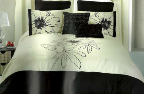 *LOVELY 6 PIECE DUVET COVER SET,QUEEN.Brings comfort and style to your bed!-