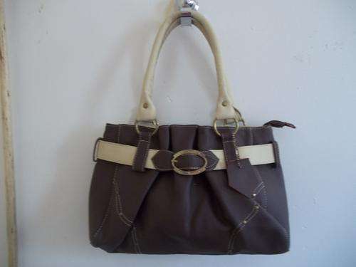 FINEST LADIES GENUINE LEATHER HAND BAG IN A BROWN & CREAM. STUNNING BAG!
