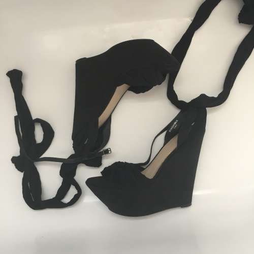 Gorgeous Show Stopper Sky Scraper Wedge heels - SIZE 7 - BLACK