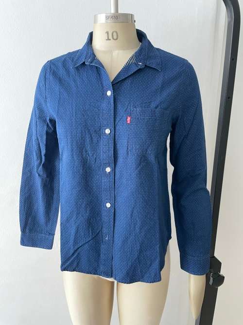 Levis long sleeve shirt - blue with white dot - size 10