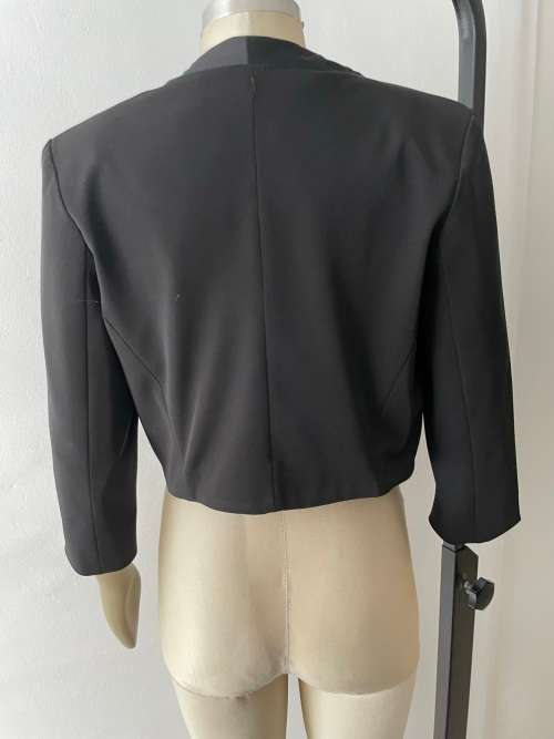 Black crop dinner jacket - size  L