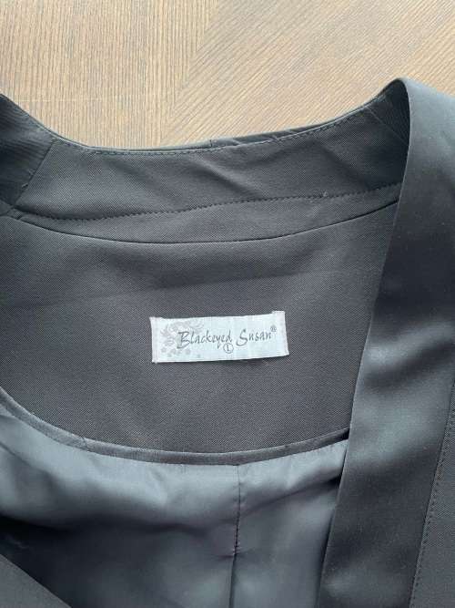 Black crop dinner jacket - size  L