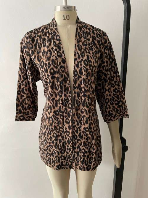 Animal print kimono with tie belt  - size 10