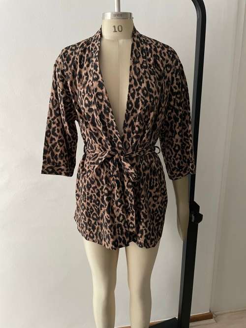 Animal print kimono with tie belt  - size 10