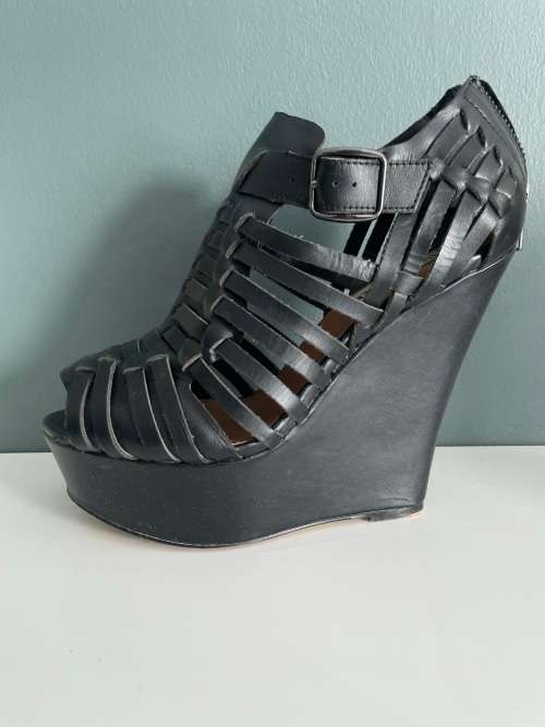 Steve Madden peep toe wedges - black - 7