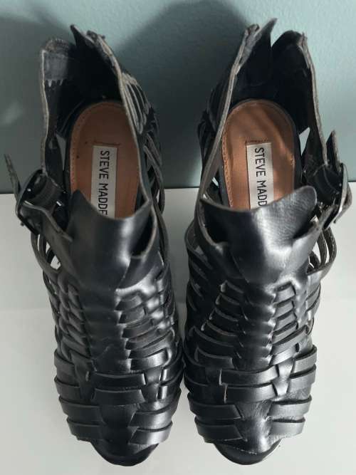 Steve Madden peep toe wedges - black - 7