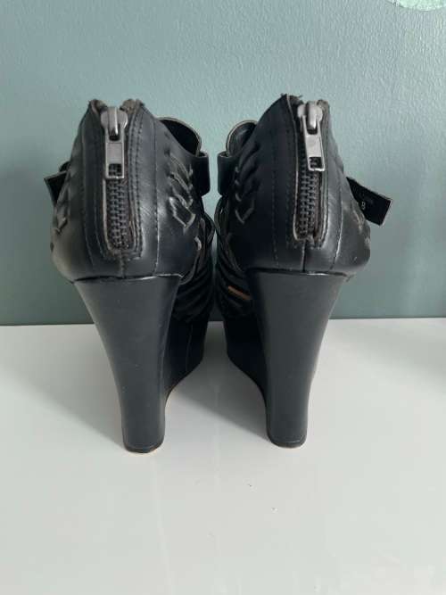 Steve Madden peep toe wedges - black - 7