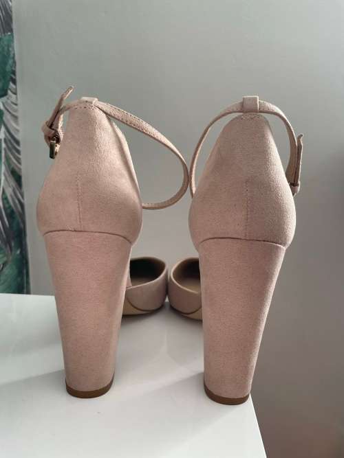 ALDO Nude heels - size 7