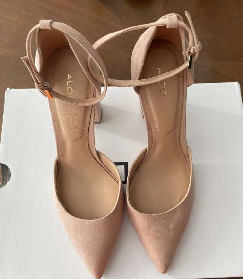 ALDO Nude heels - size 7